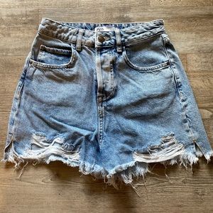 Zara | Super High Waisted Frayed Denim Shorts